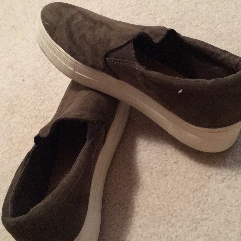 dark green (looks more brown) shoes